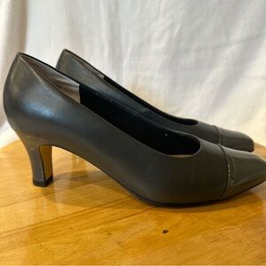 Ros Hommerson Women's Racine Grey Kid Shoes Black Leather 2.75” heel Size 7 W